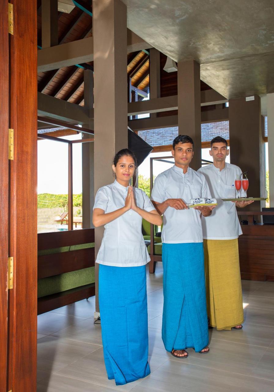 Amora Lagoon Hotel Katunayaka Ngoại thất bức ảnh